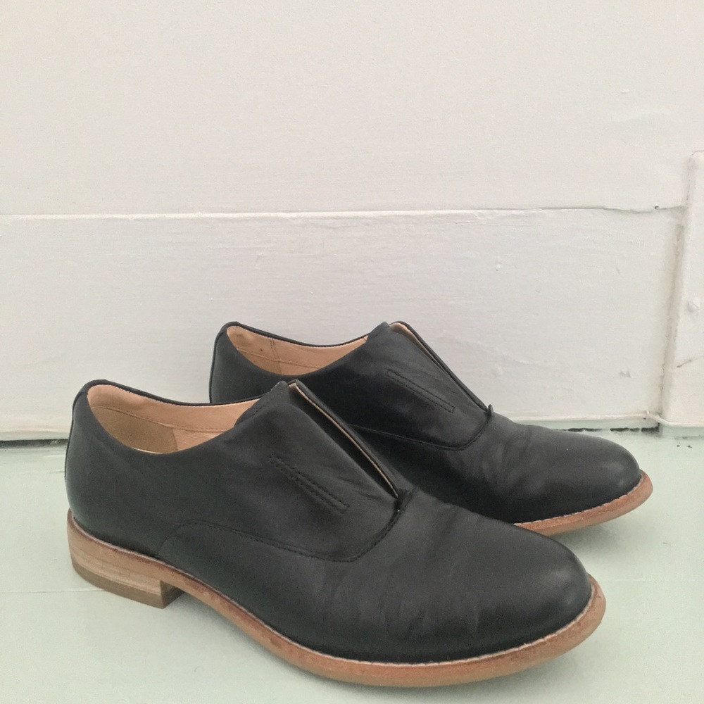 Clark’s Women Size 8 black leather dress shoe